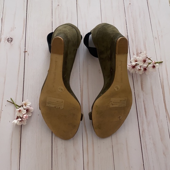 Banana Republic olive green sandal - Picture 9 of 16